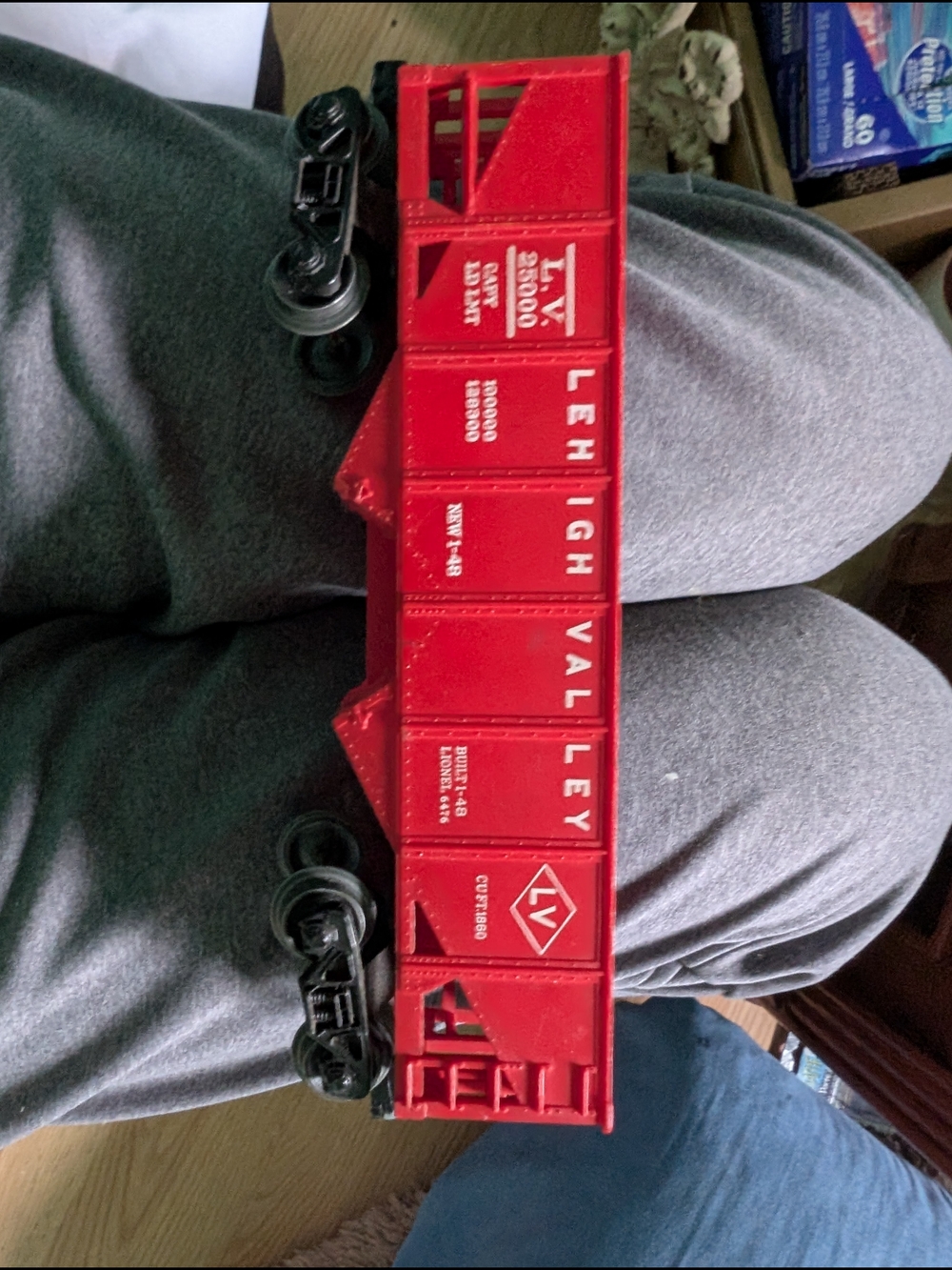 Lionel 6476/6456 Lehigh Valley Red Model Freight Car Road Number 25000